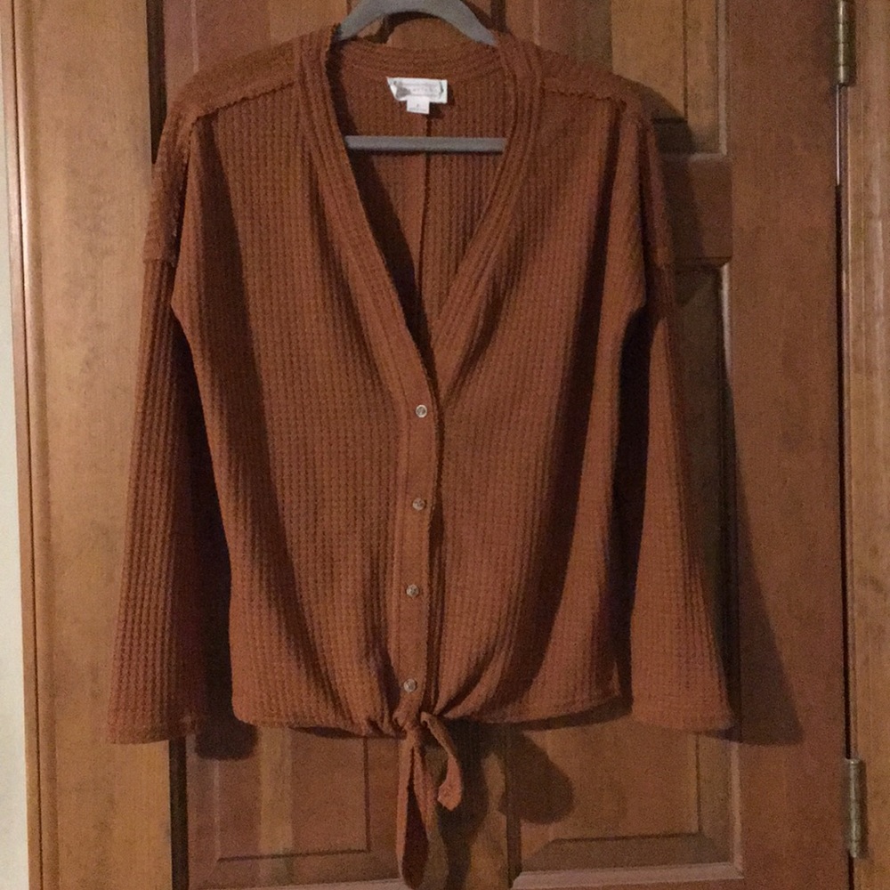 V-neck button down long sleeve thermal top